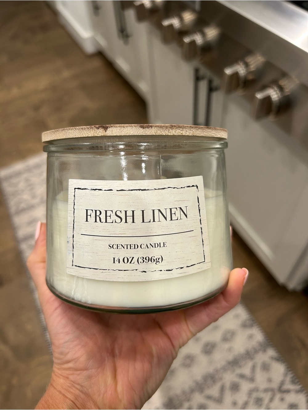 New Fresh Linen Scented Candle - White Jar with Wood Lid